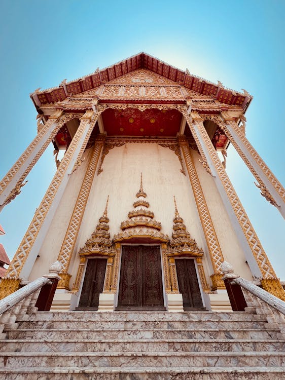 วัดพระธาตุ อุดรธานี เที่ยวอีสานกับรถเหมา